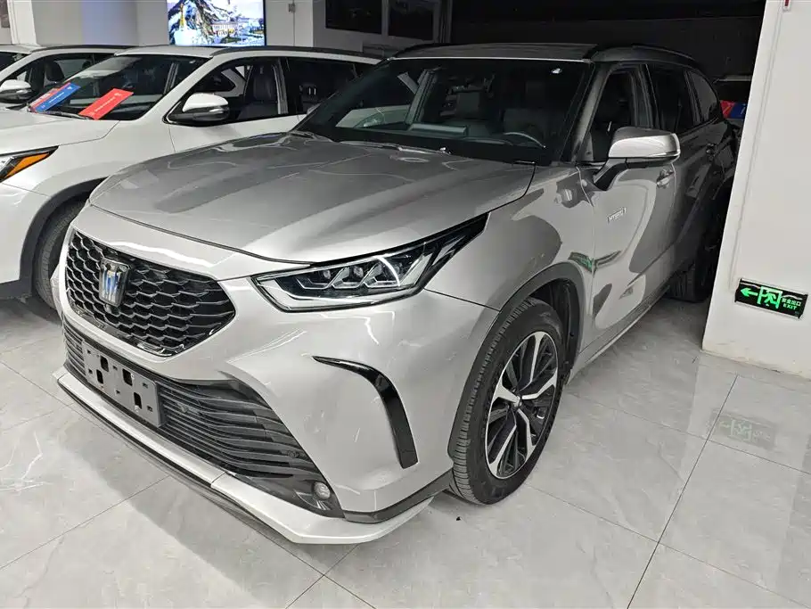 Toyota Crown Kluger 2022