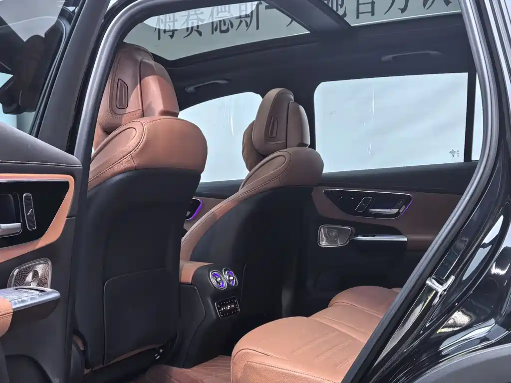 Mercedes-Benz GLC 2023 GLC 260 L 4MATIC 5 мест