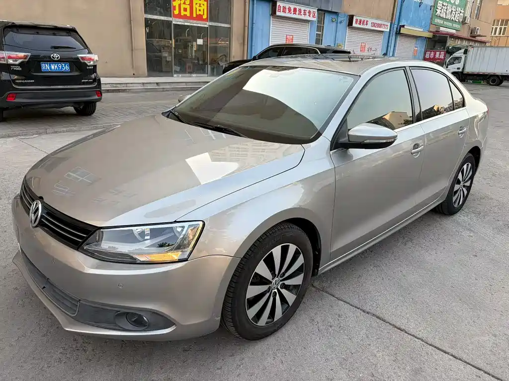 Volkswagen Sagitar 2012