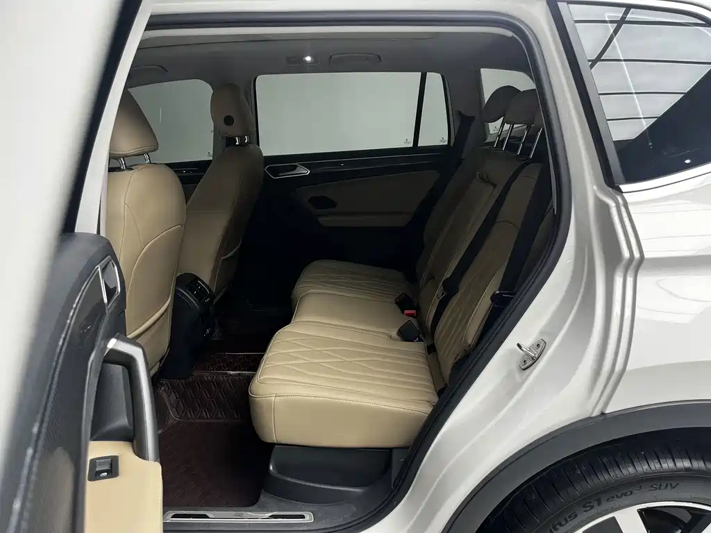 Volkswagen Tiguan L — миниатюра 17