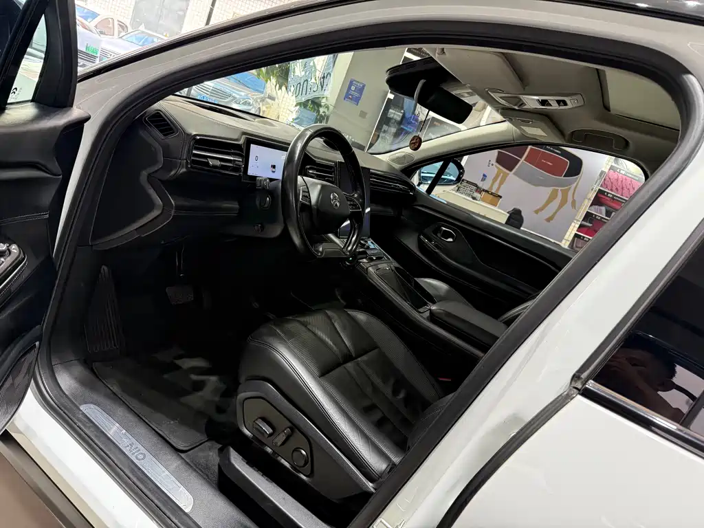 NIO ES8