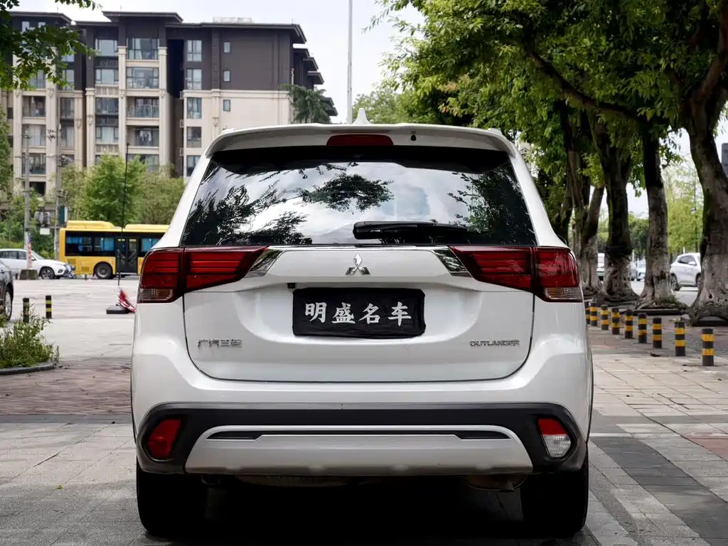 Mitsubishi Outlander — миниатюра 19