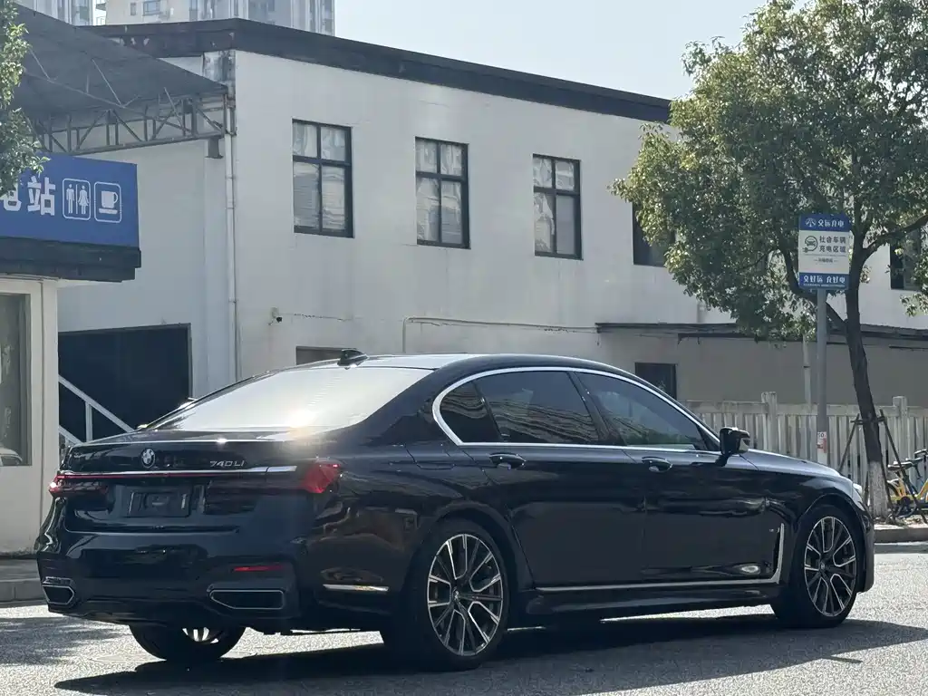 BMW 7 SERIES