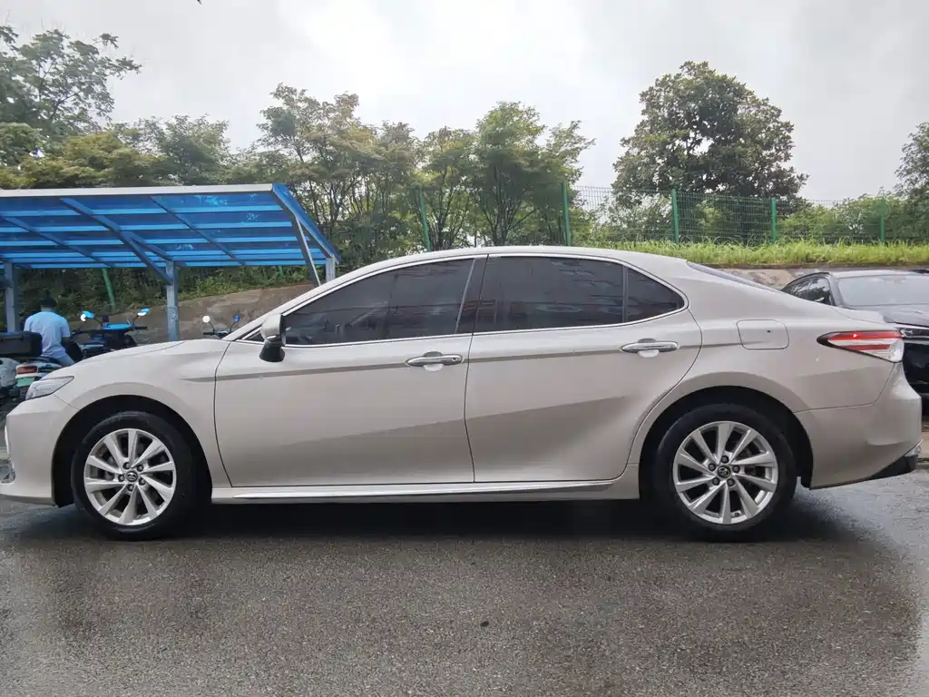 Toyota Camry — миниатюра 8