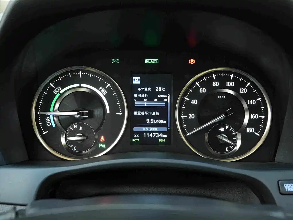 Toyota Alphard — миниатюра 8