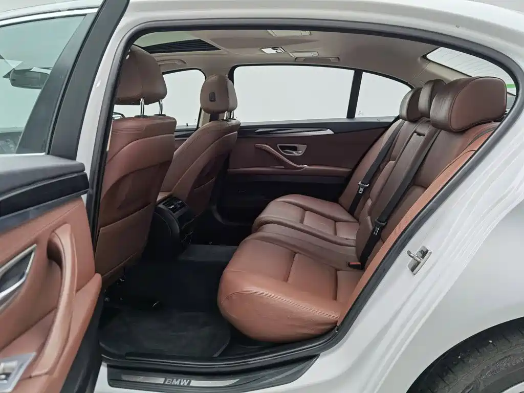 BMW 5 Series — миниатюра 15