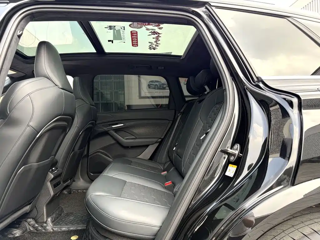 Audi Q6L e-tron — миниатюра 5