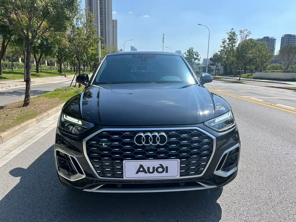 Audi Q5L Sportback — миниатюра 2