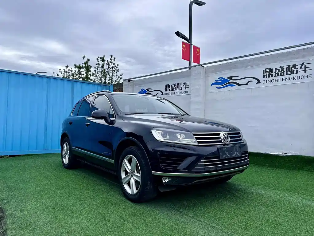 VOLKSWAGEN TOUAREG