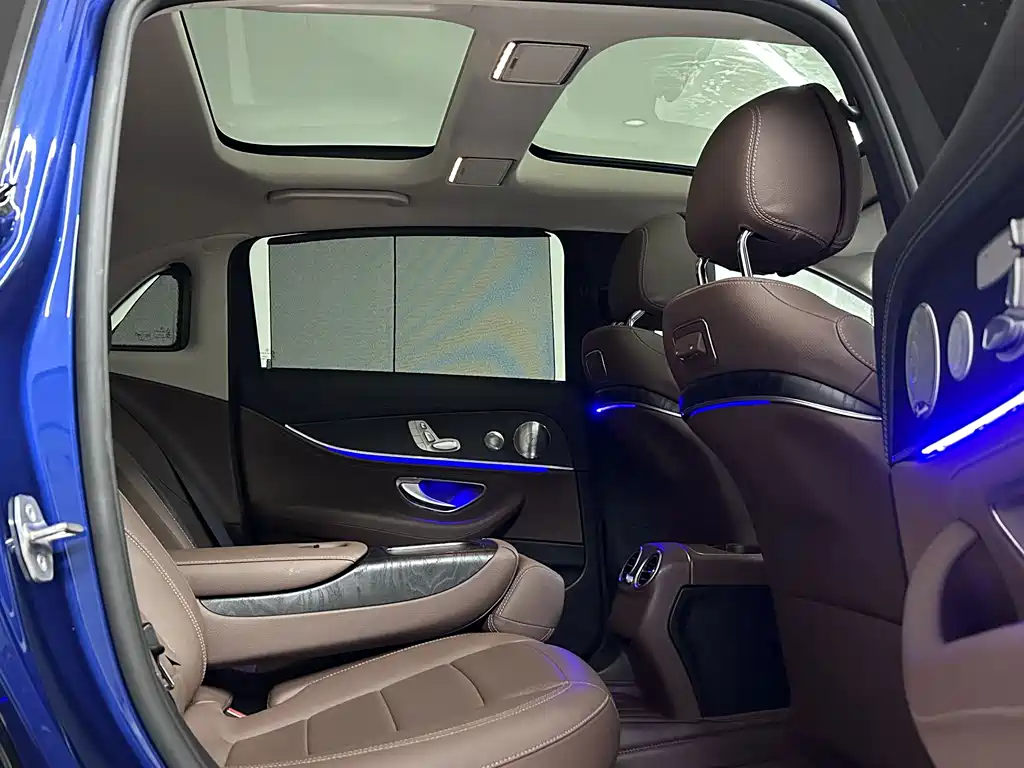 Mercedes-Benz E-Class — миниатюра 11