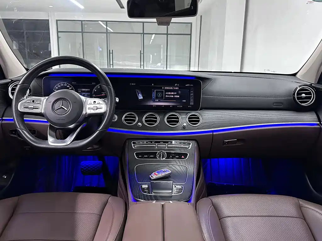 Mercedes-Benz E-Class — миниатюра 2