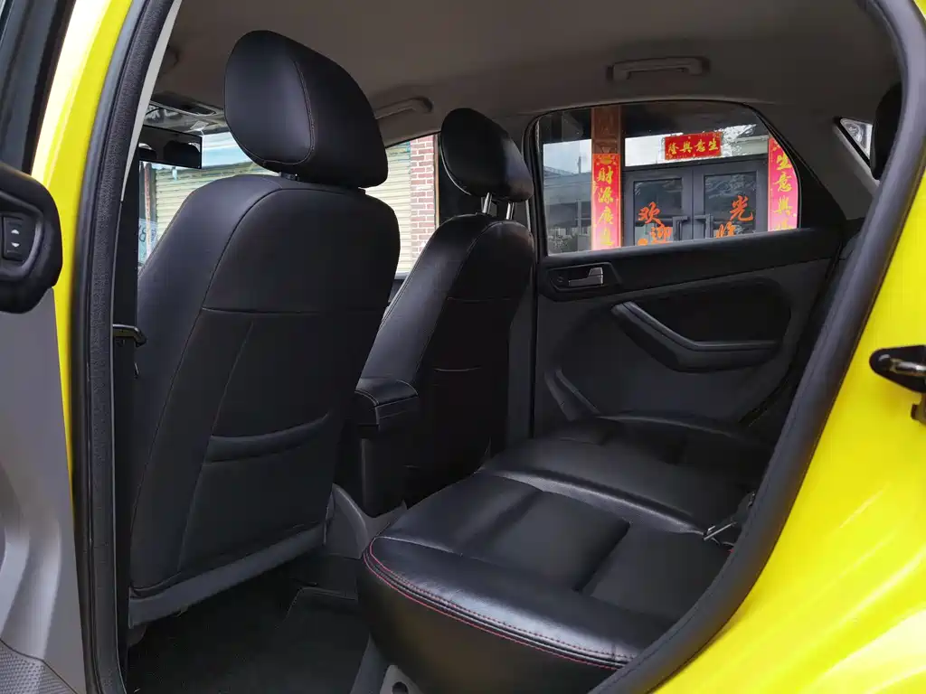 Ford Focus 2013 1.8L AT
