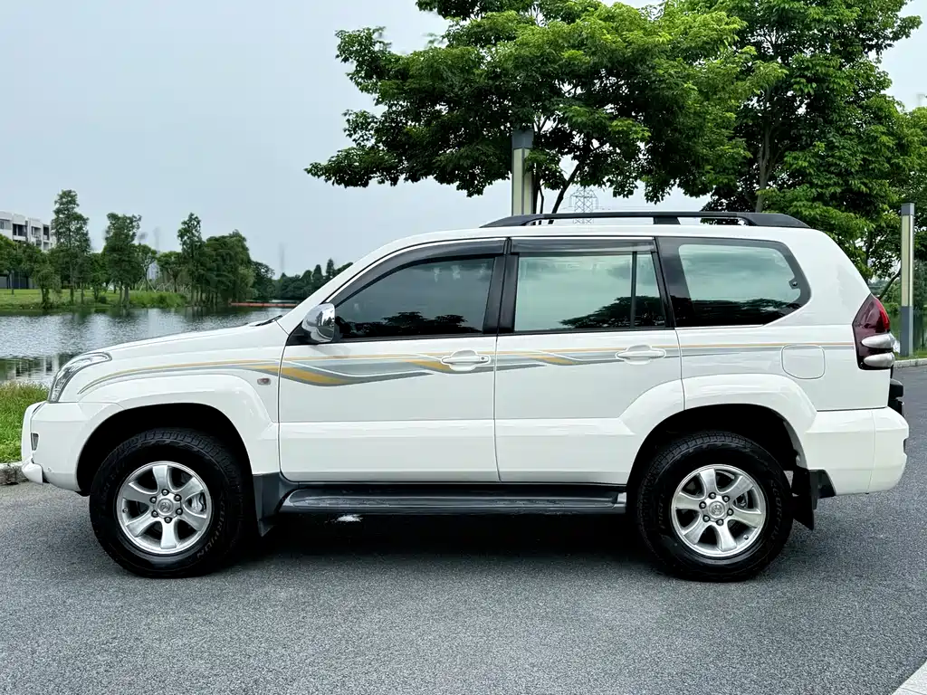 Toyota Land Cruiser Prado 2004 4.0L AT GX