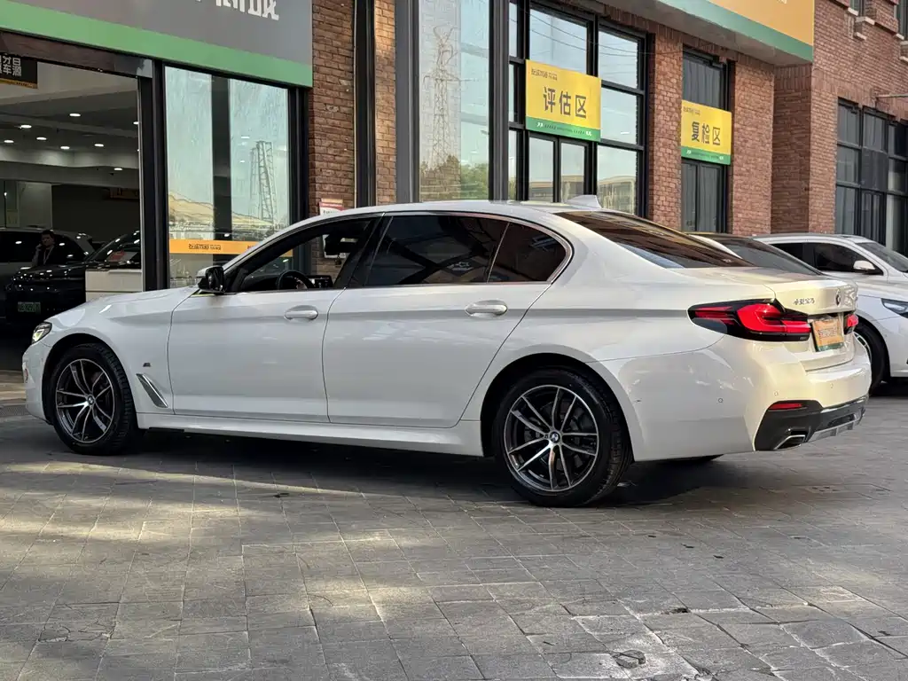 BMW 5 Series — миниатюра 6