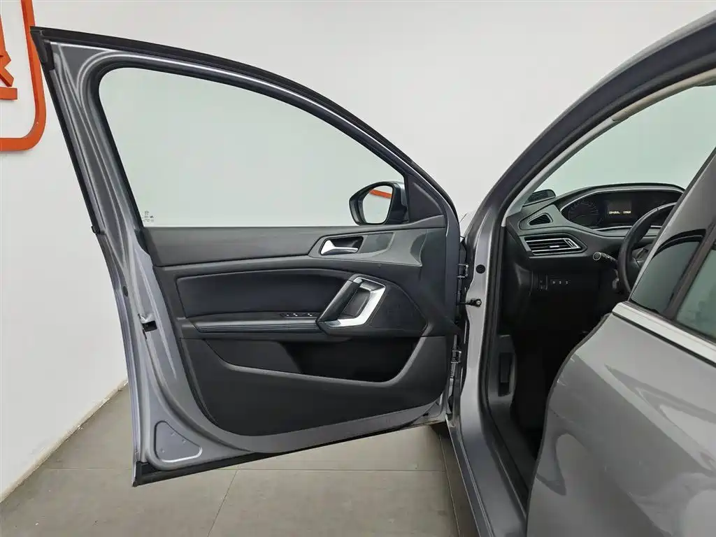 Peugeot 308 2016 1.6L AT Luxury