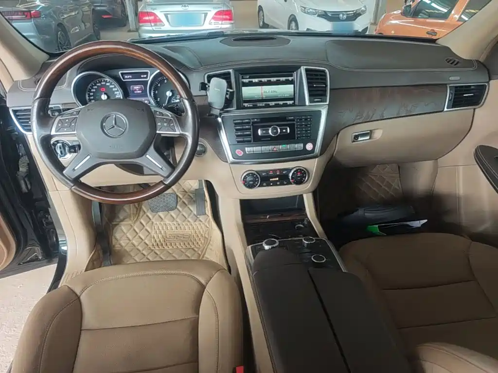 Mercedes-Benz GL-Class — миниатюра 10