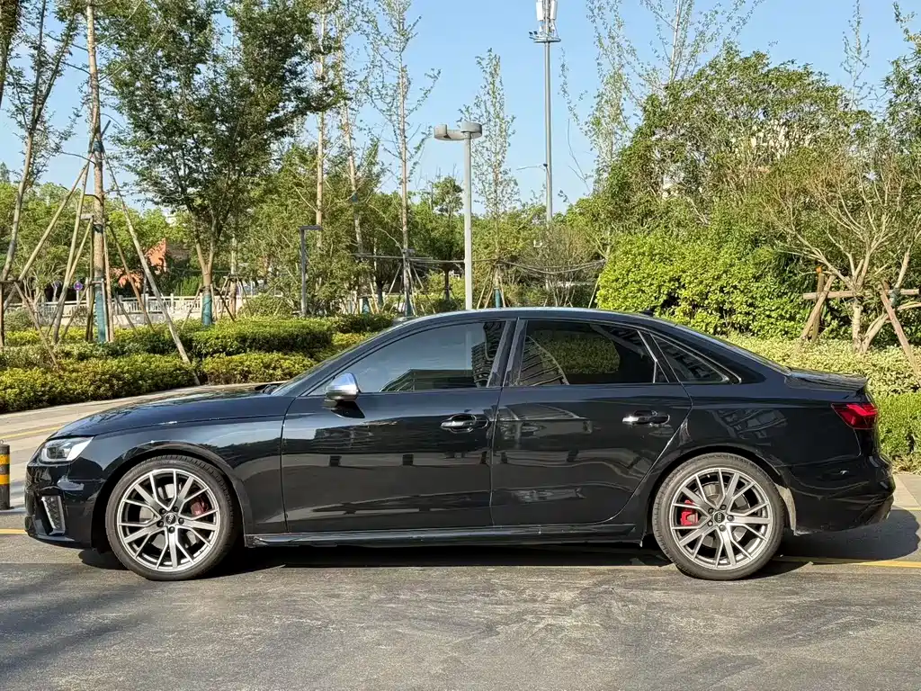 AUDI  S4