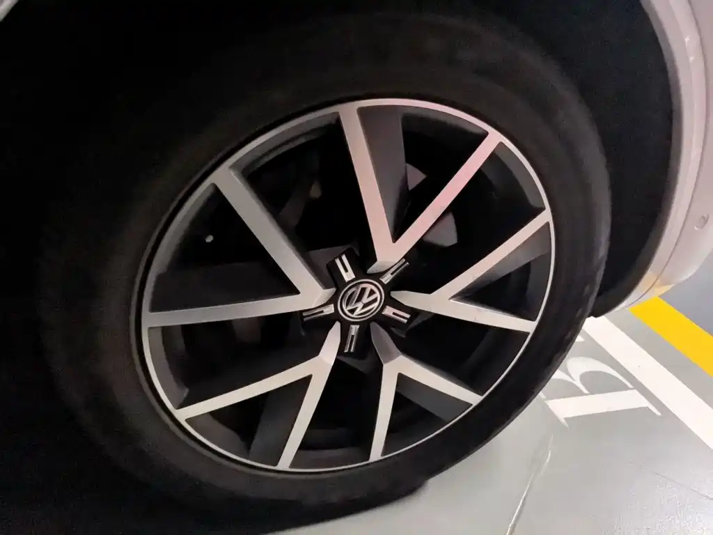 Volkswagen Touareg — миниатюра 8
