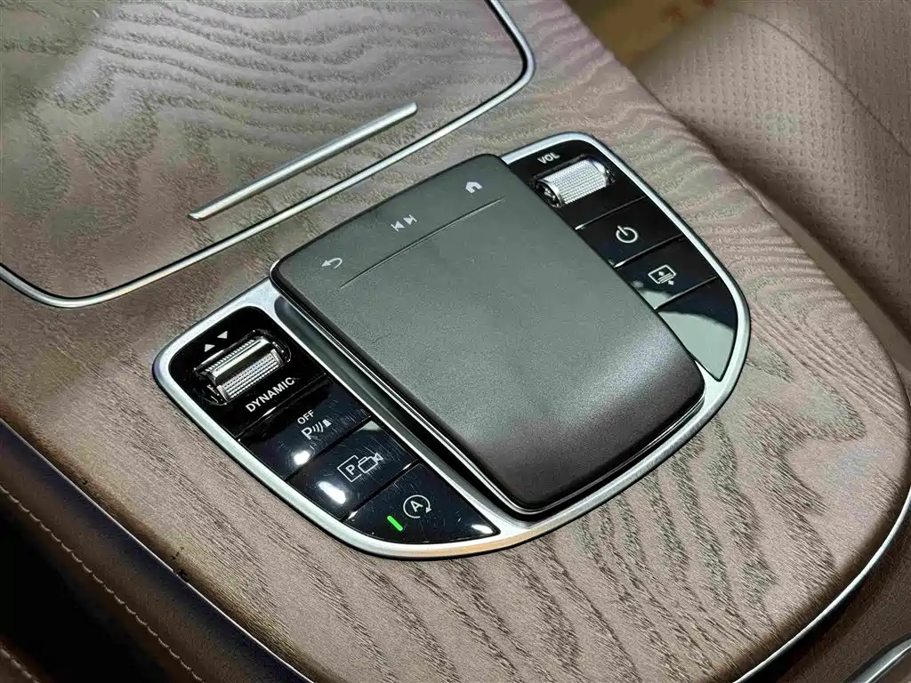 Mercedes-Benz E-Class — миниатюра 14