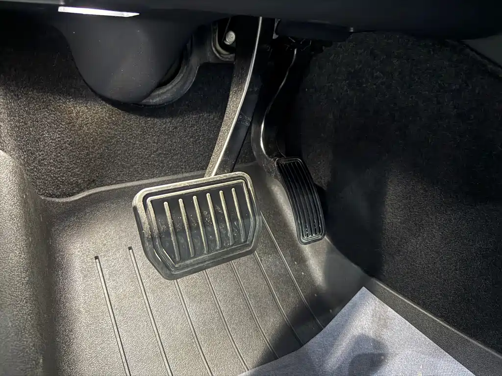 Tesla Model 3 — миниатюра 16
