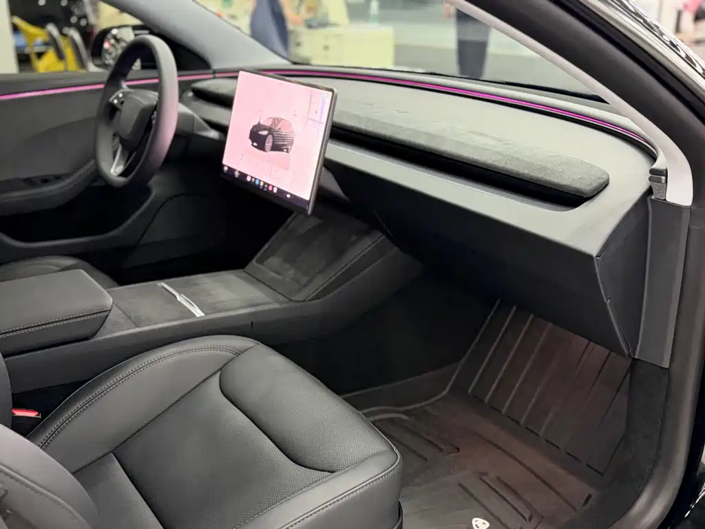Tesla Model 3 — миниатюра 12