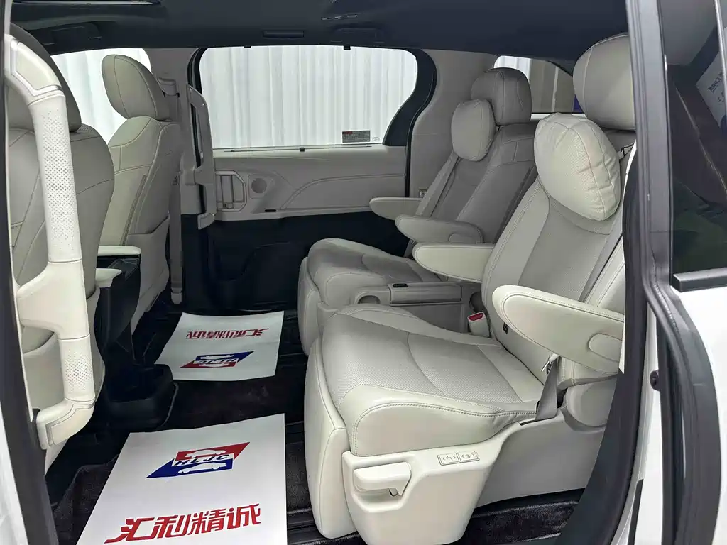 Toyota Sienna 2026 2.5L Luxury