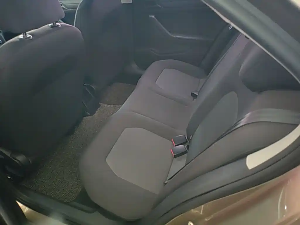 Volkswagen Jetta — миниатюра 17