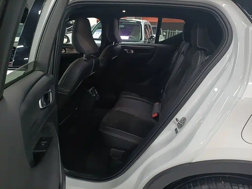 Volvo XC40 NEV — миниатюра 17