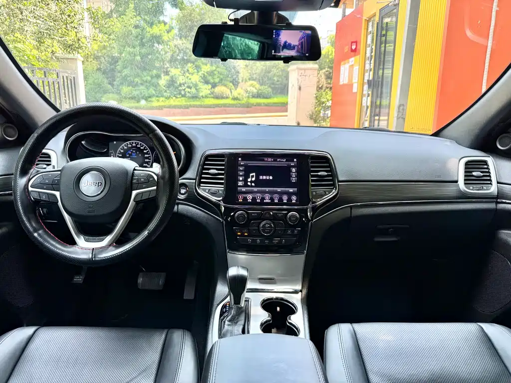 Jeep Grand Cherokee (Import) — миниатюра 13