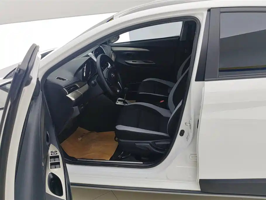 TOYOTA YARIS L ZHIXUAN