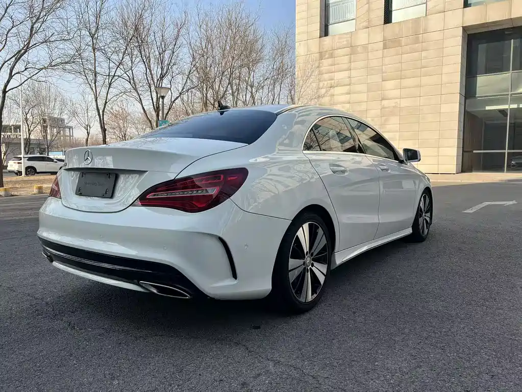 MERCEDES-BENZ CLA