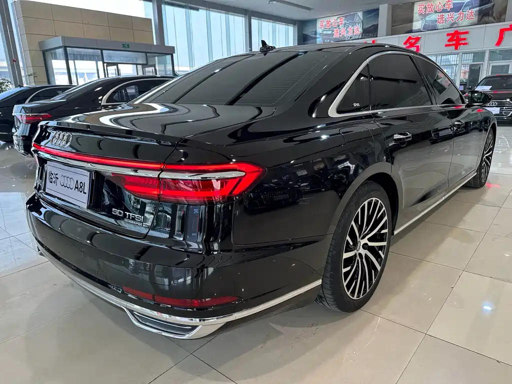 AUDI A8
