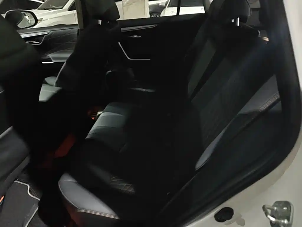 Toyota RAV4 — миниатюра 13