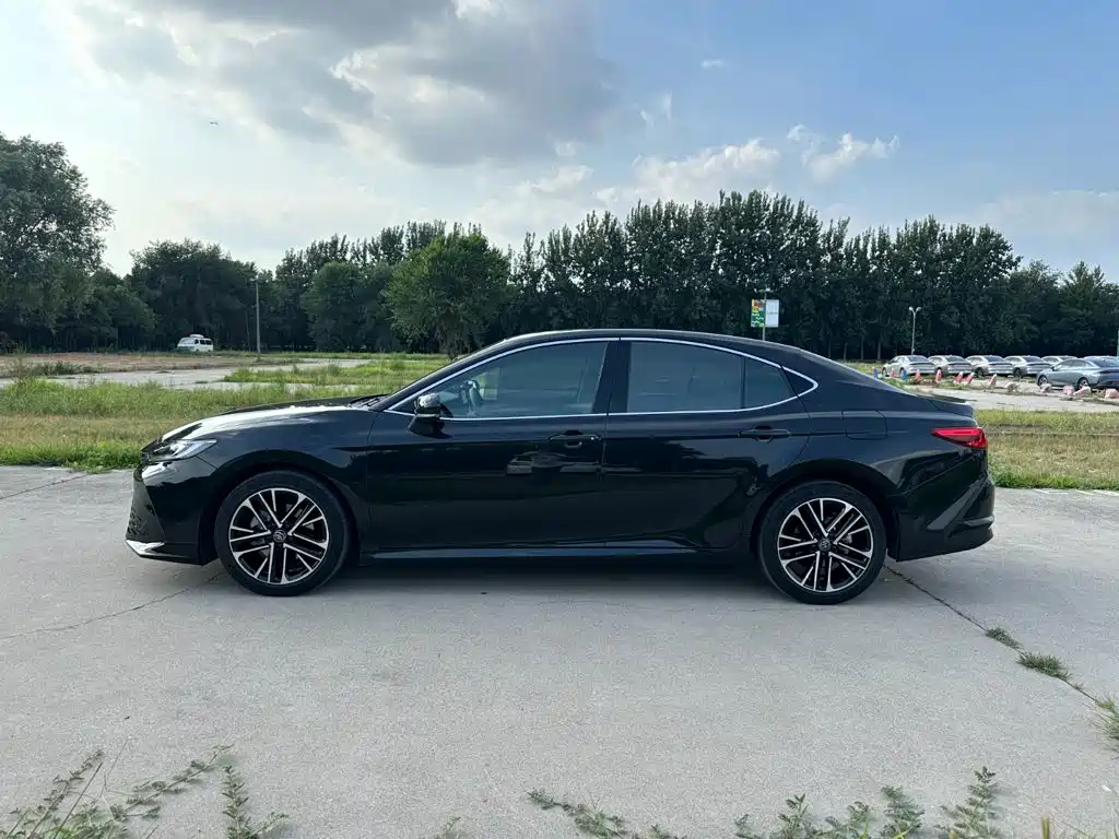 Toyota Camry — миниатюра 7