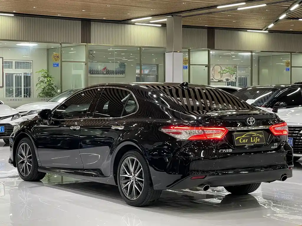 Toyota Camry — миниатюра 14
