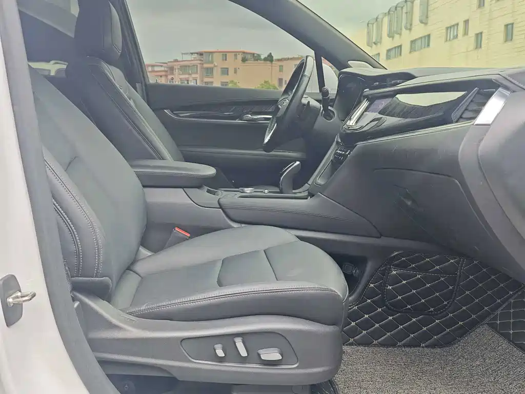 Cadillac XT6 — миниатюра 7