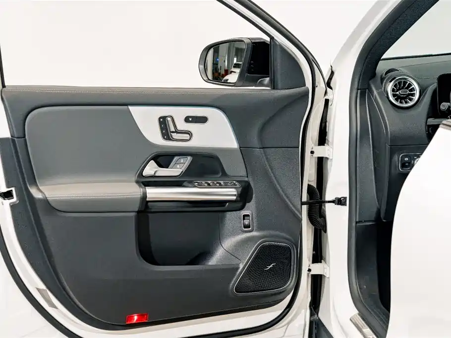 MERCEDES-BENZ GLA AMG