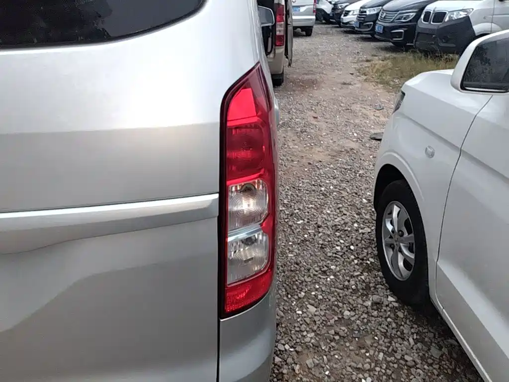 Wuling Hongguang V — миниатюра 8
