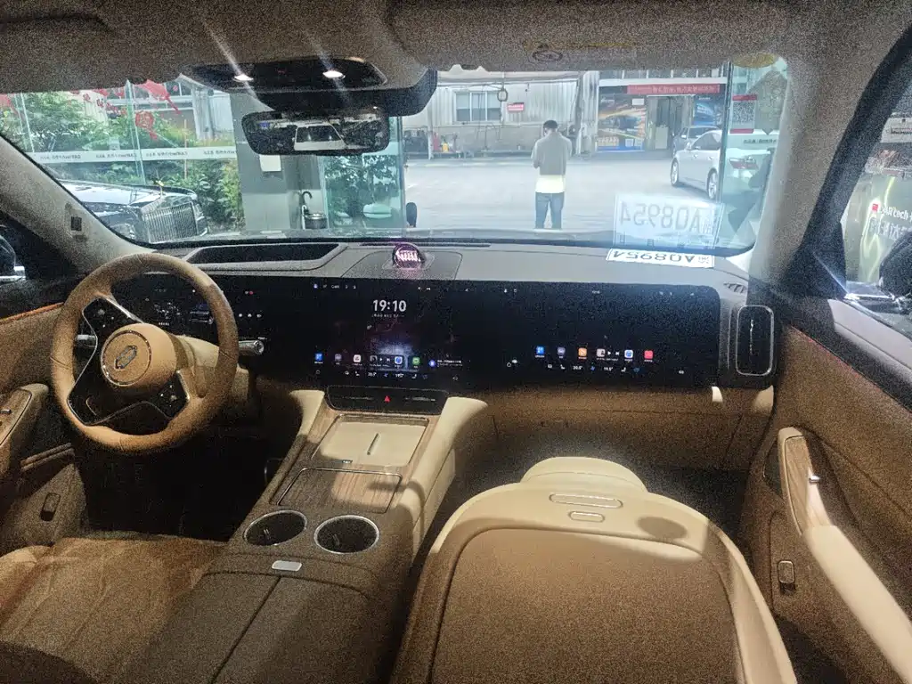 Aito M8 2025 Ultra 53.4kWh 6 мест (192 ）