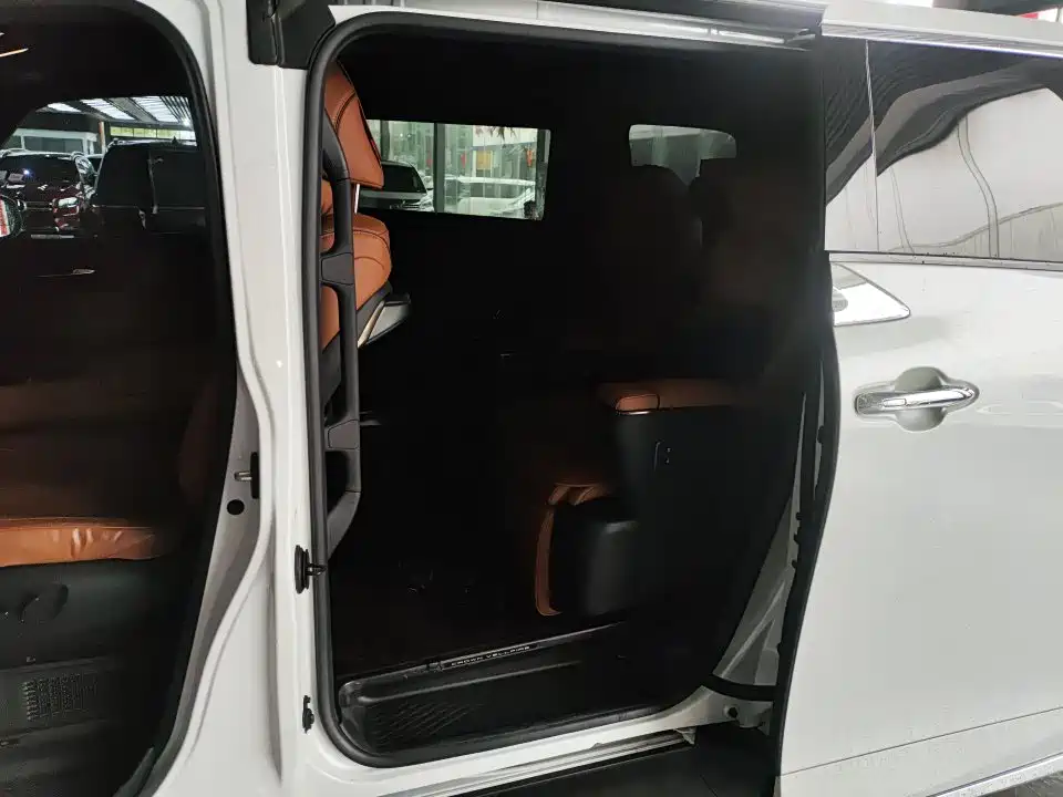Toyota Vellfire 2024 2.5L Executive