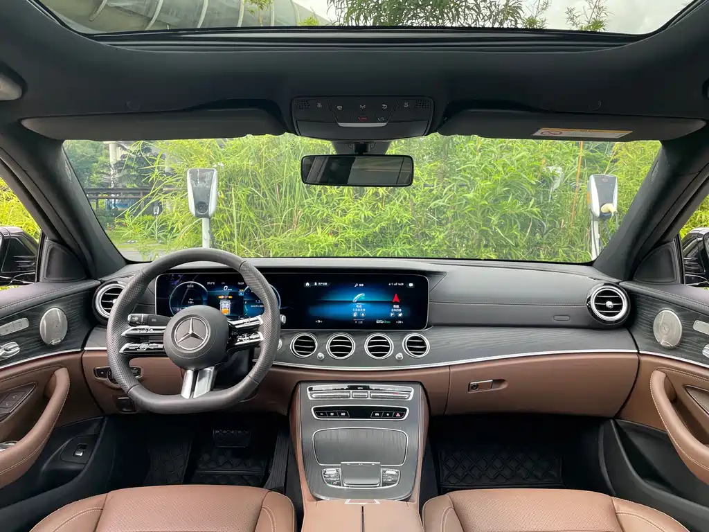 Mercedes-Benz E-Class — миниатюра 9