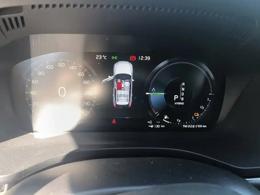 Volvo XC60 PHEV — миниатюра 14