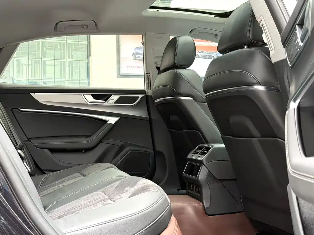 Audi A7L 2024 45TFSI S-line