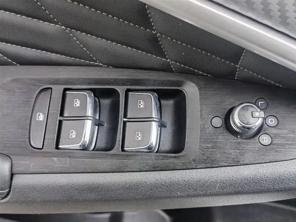 DONGFENG YI HYUN MAX