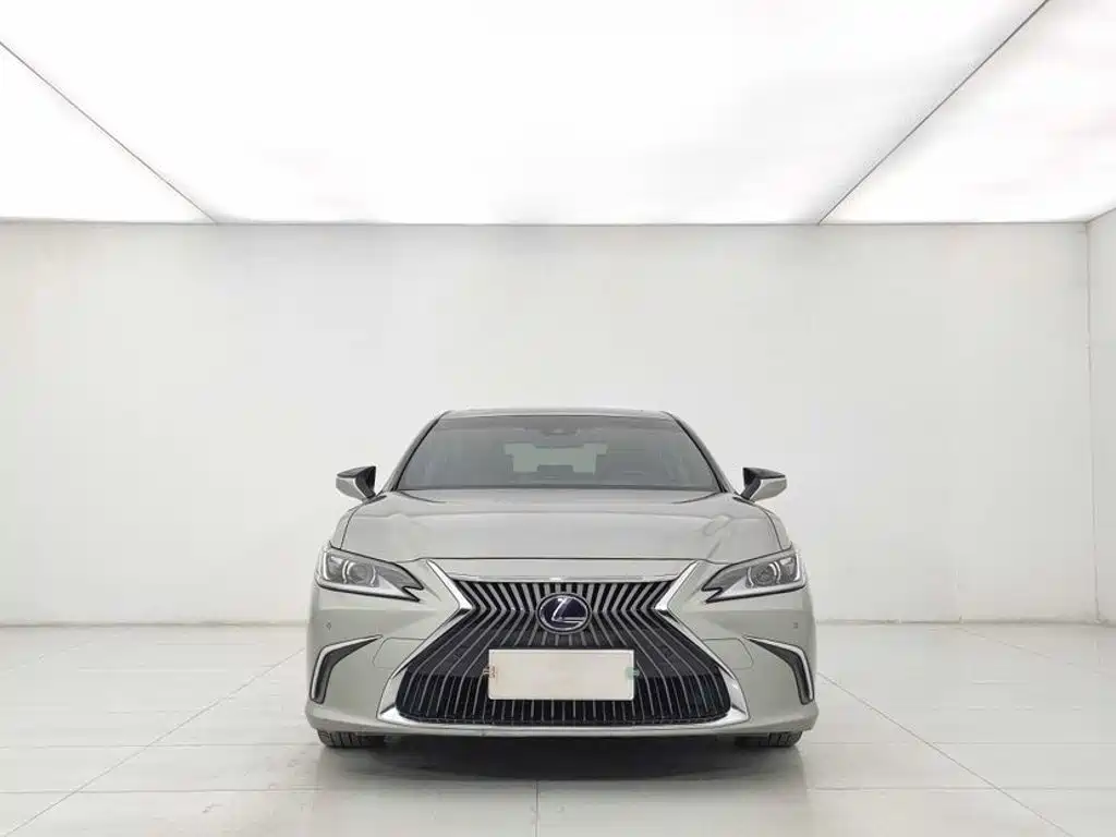 Lexus ES 2018 300h V