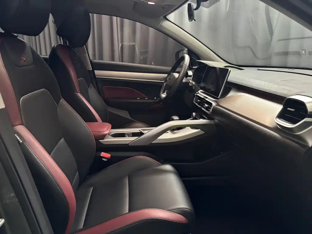 Geely Binyue — миниатюра 9