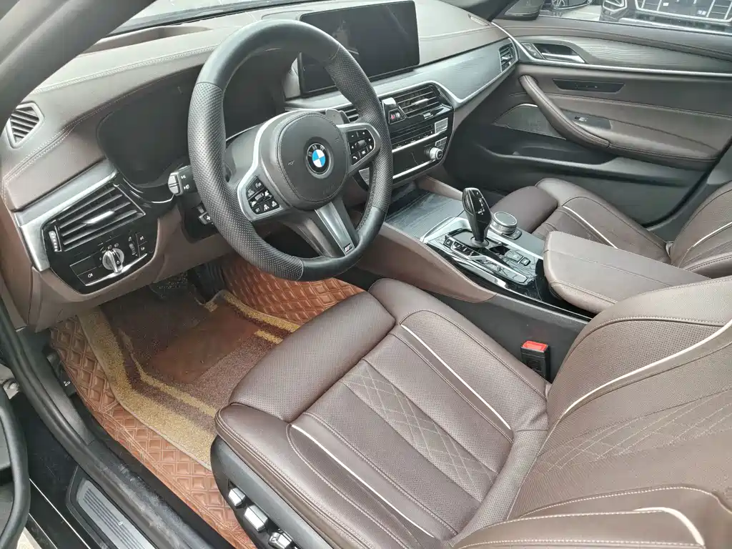 BMW 5 Series — миниатюра 11