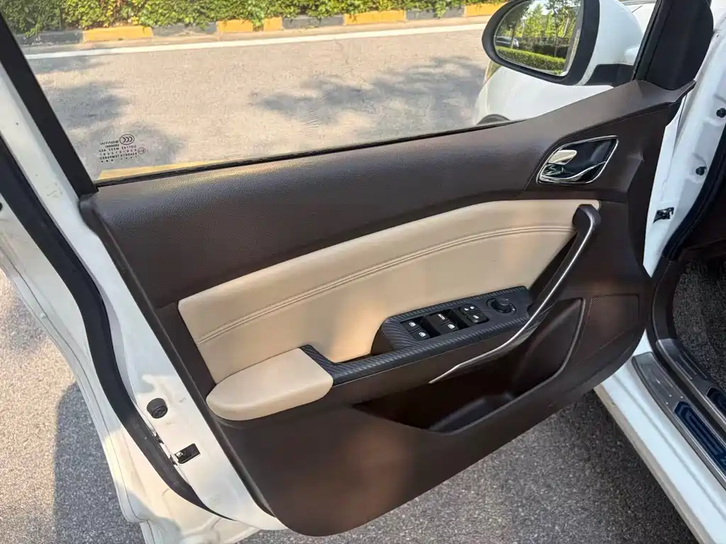 Baojun 310W — миниатюра 14