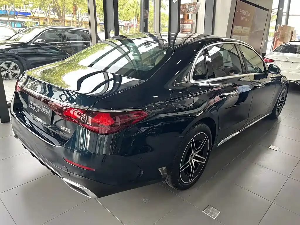 Mercedes-Benz E-Class — миниатюра 7