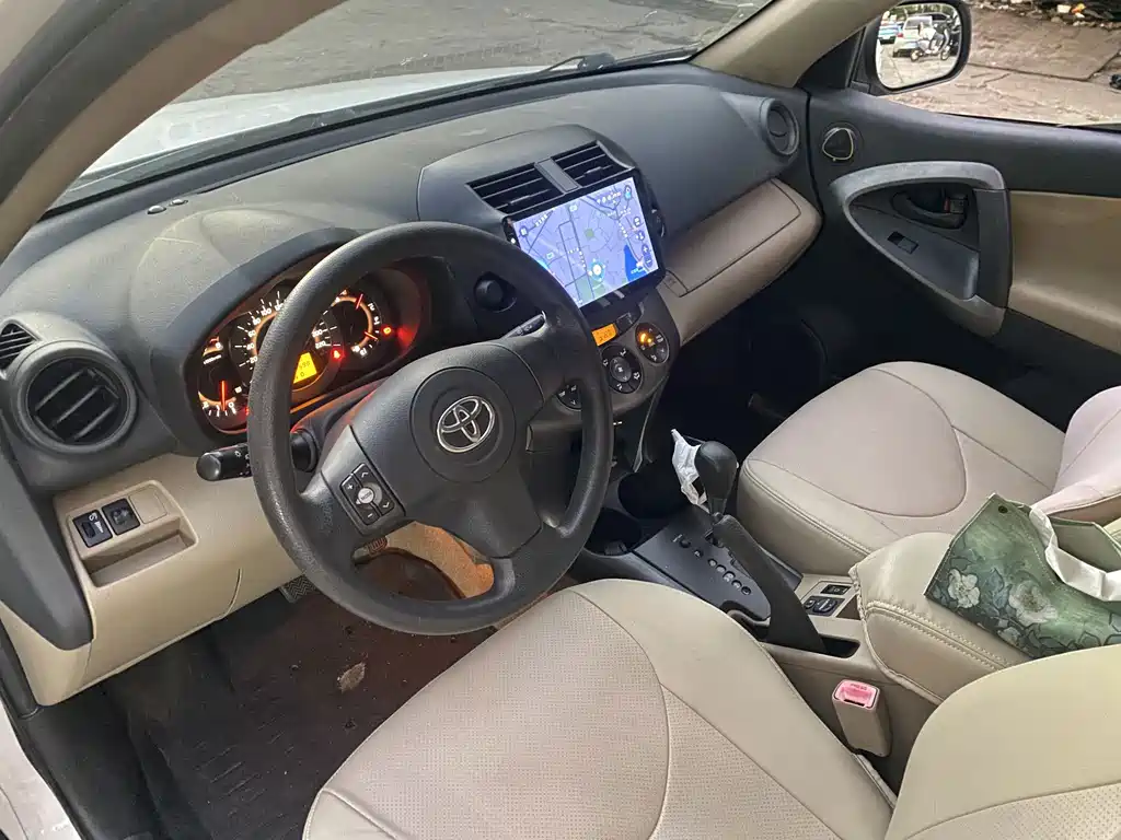 Toyota RAV4 — миниатюра 6